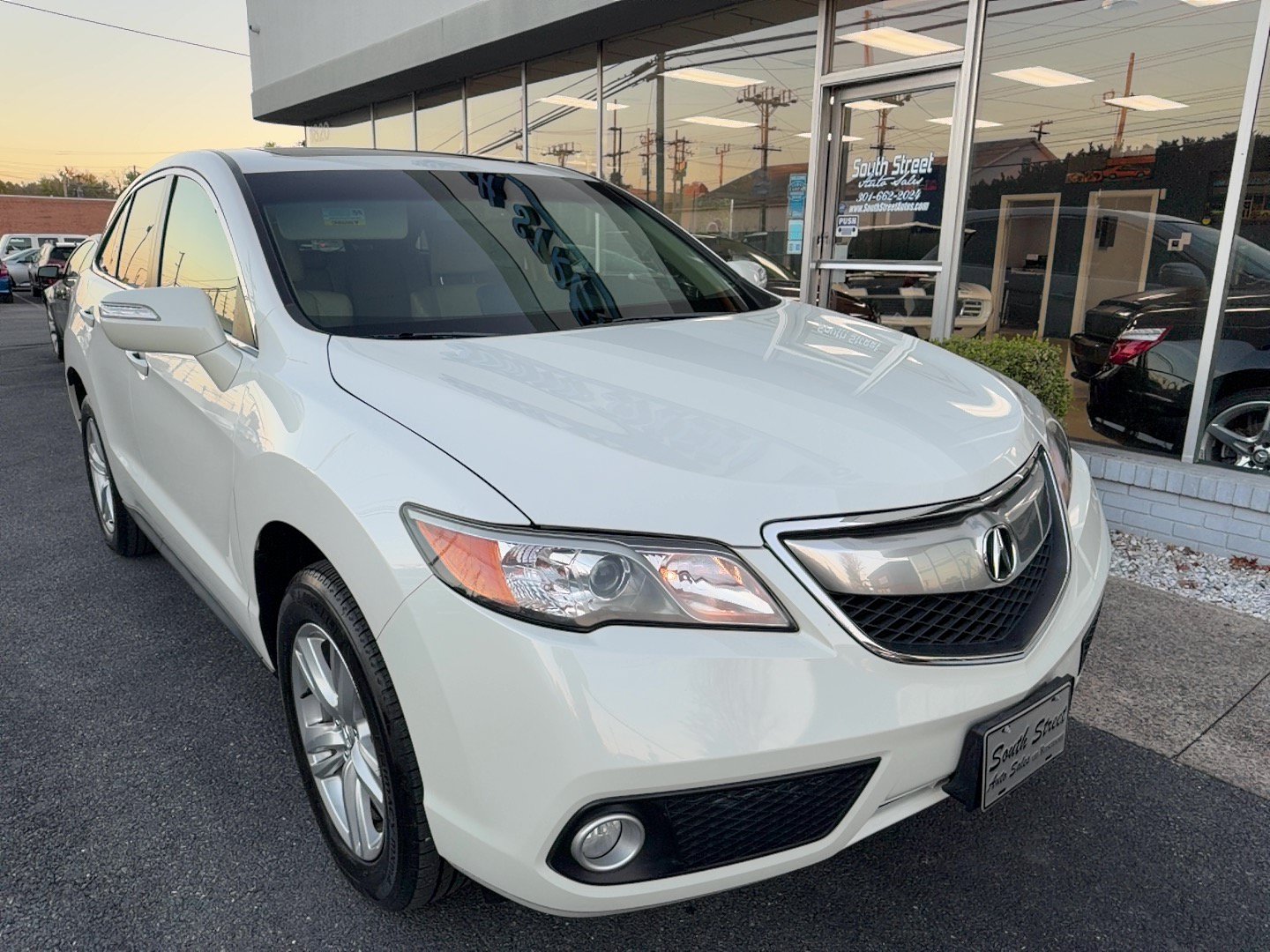 Used 2013 Acura RDX w/ Technology Package AWD/4WD image 2