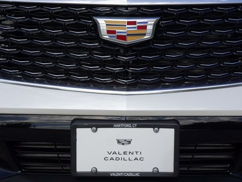 Used 2024 Cadillac XT4 Premium Luxury image 15