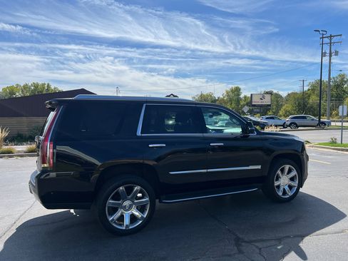 Used 2018 Cadillac Escalade Luxury image 8