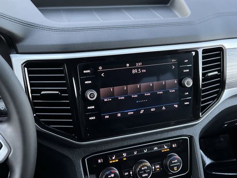 Used 2022 Volkswagen Atlas Cross Sport SE image 16