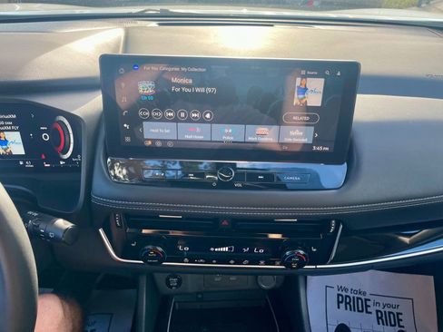 Used 2025 Nissan Rogue SL image 15