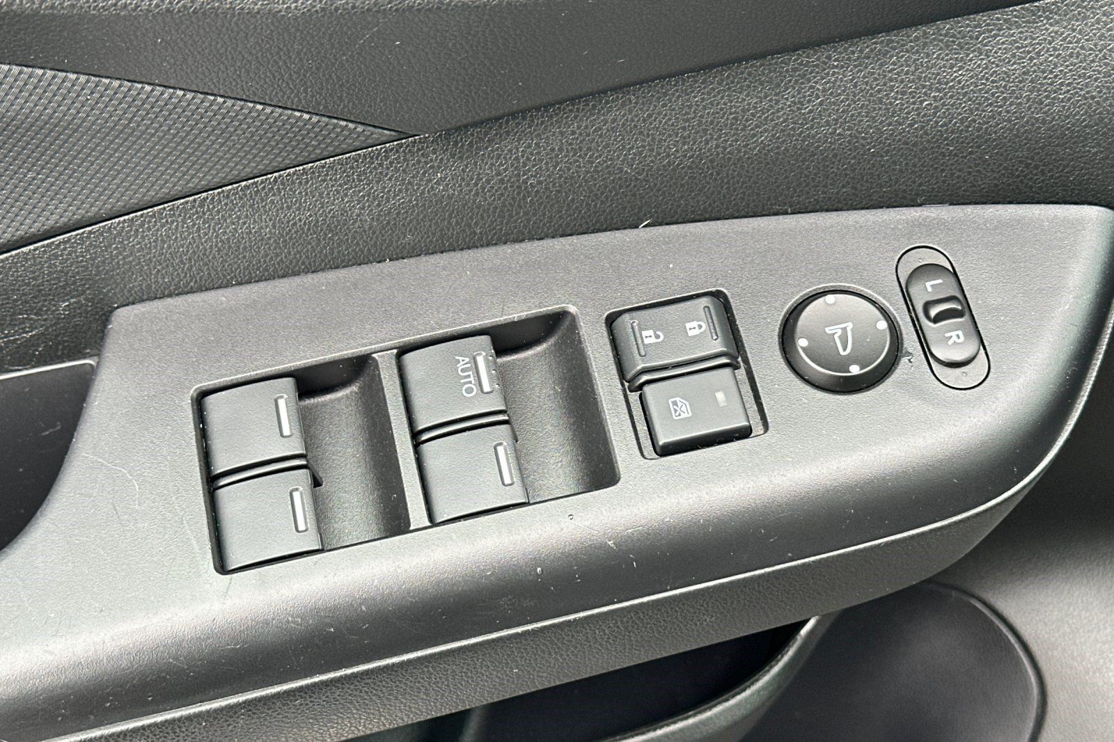 Used 2016 Honda CR-V LX image 14