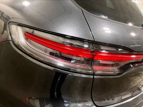Certified 2023 Porsche Macan AWD/4WD image 31