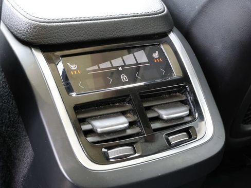 Used 2019 Volvo XC90 T6 Momentum w/ Advanced Package AWD/4WD image 23