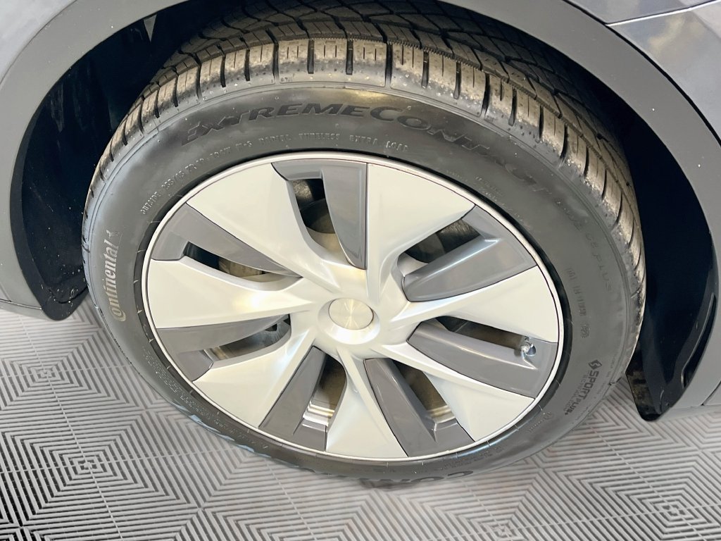 Used 2023 Tesla Model Y 2WD image 28