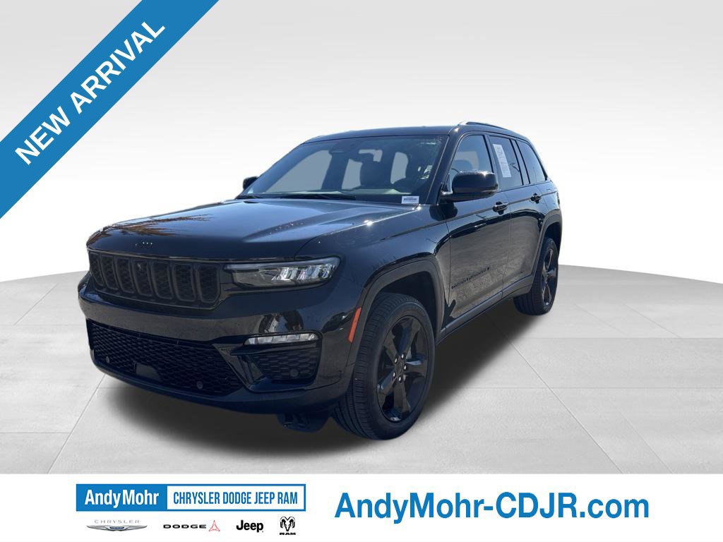 Used 2025 Jeep Grand Cherokee Limited w/ Luxury Tech Group II AWD/4WD image 3