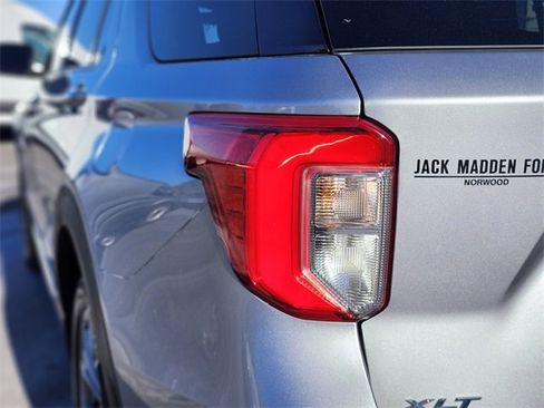 Certified 2022 Ford Explorer XLT w/ Equipment Group 202A image 9