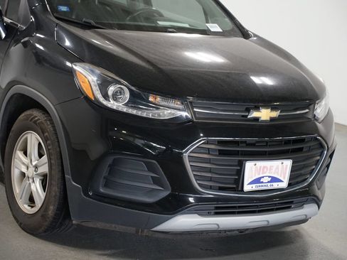 Used 2020 Chevrolet Trax LT w/ LT Convenience Package FWD image 4