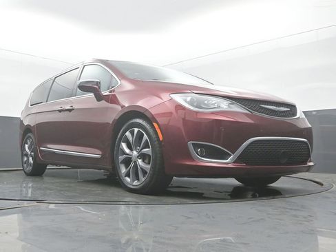Used 2017 Chrysler Pacifica Limited FWD image 53