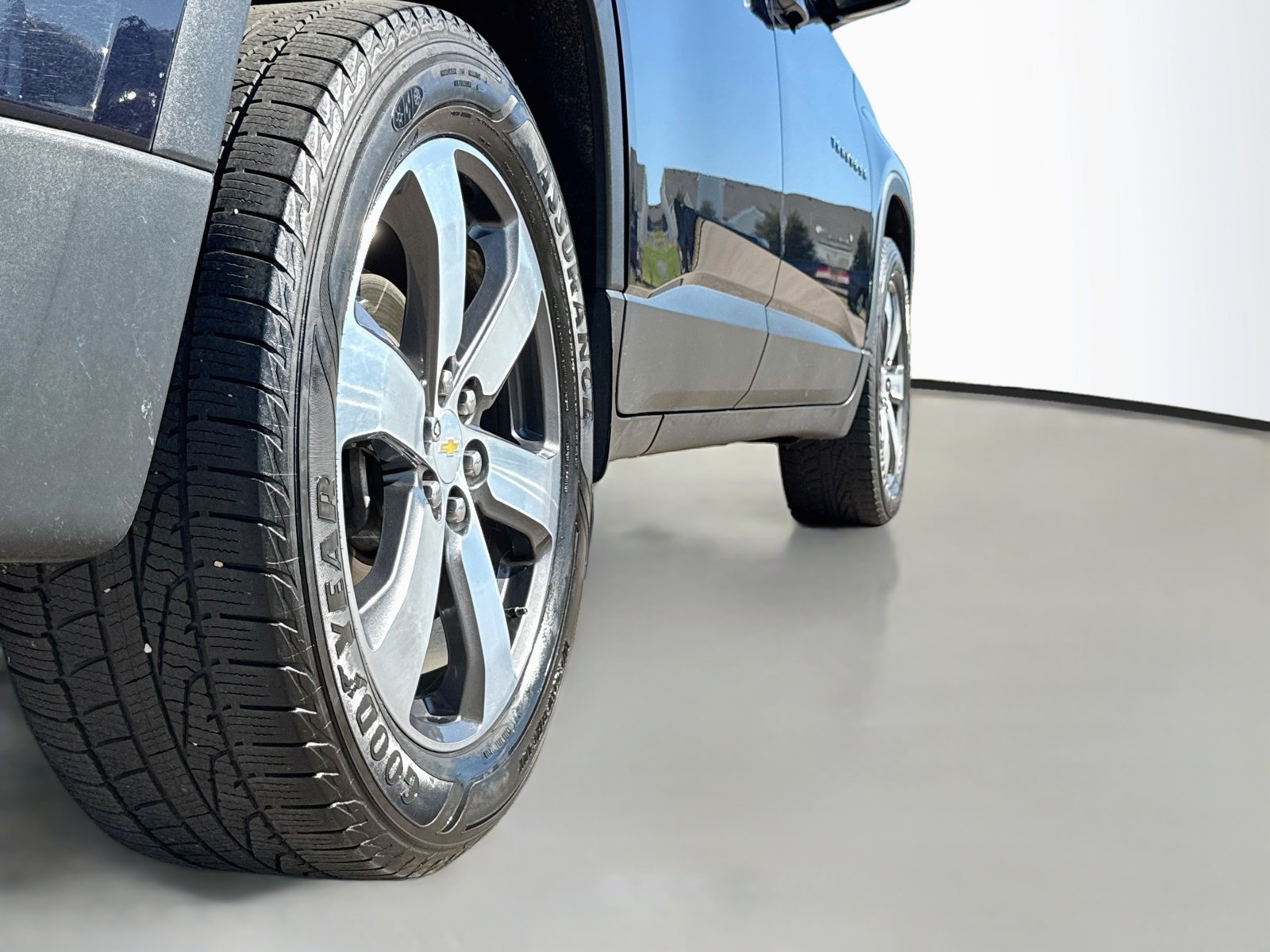 Used 2020 Chevrolet Traverse LT w/ LT Premium Package FWD image 9