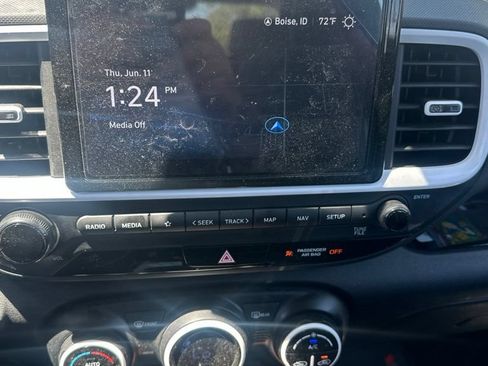 Used 2024 Hyundai Venue Limited FWD image 3