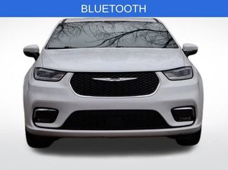 Used 2023 Chrysler Pacifica Touring video 2