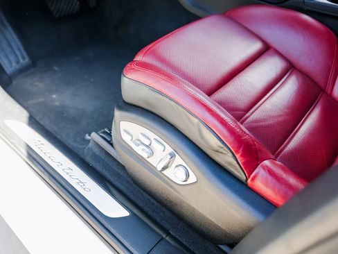 Certified 2018 Porsche Macan Turbo image 14