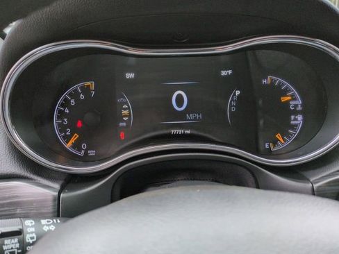 Used 2019 Jeep Grand Cherokee Laredo w/ Security & Convenience Group AWD/4WD image 16