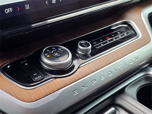 Used 2025 Ford Expedition King Ranch image 18