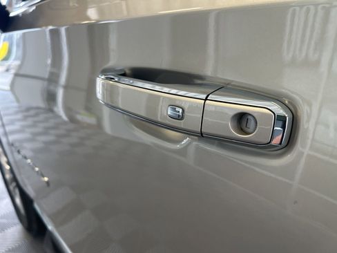 Used 2021 GMC Yukon SLT w/ SLT Luxury Plus Package image 10