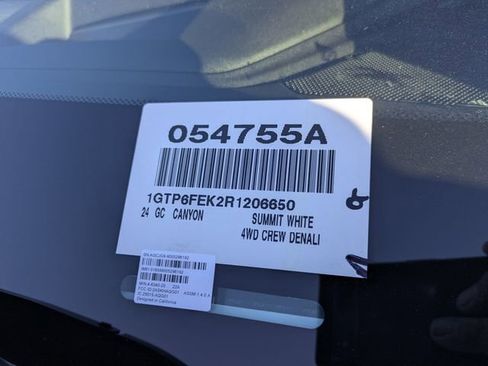 Used 2024 GMC Canyon Denali image 37