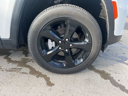 New 2025 Jeep Grand Cherokee Altitude AWD/4WD image 11