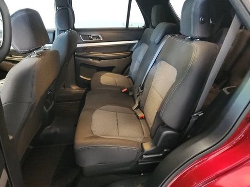 Used 2017 Ford Explorer XLT AWD/4WD image 10