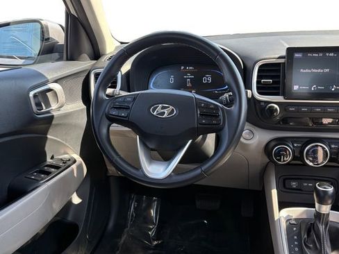 Used 2025 Hyundai Venue SEL FWD image 15