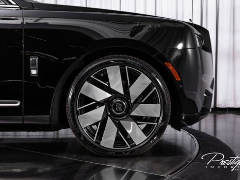 Used 2025 Rolls-Royce Cullinan image 21