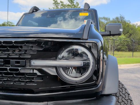 Used 2025 Ford Bronco Outer Banks AWD/4WD image 3