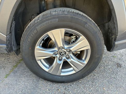 Used 2025 Toyota RAV4 XLE w/ Convenience Package image 32