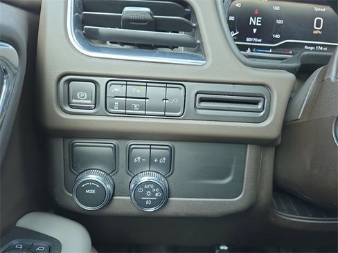 Used 2022 GMC Yukon SLT w/ SLT Luxury Package image 30