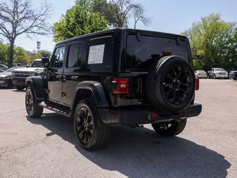Used 2025 Jeep Wrangler Unlimited Sahara image 3