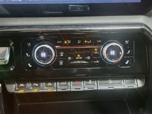 Used 2024 GMC Sierra 1500 AT4 w/ Technology Package image 16