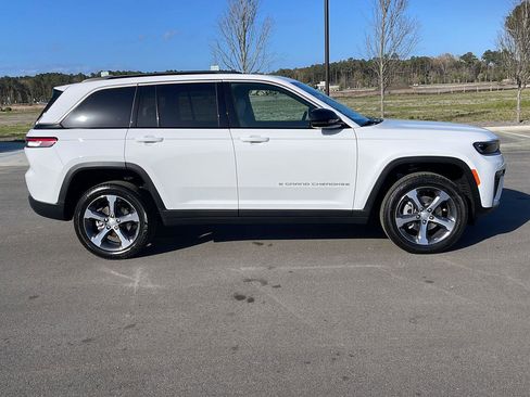 New 2026 Jeep Grand Cherokee Limited w/ Luxury Tech Group II AWD/4WD image 7