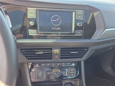 Used 2024 Volkswagen Jetta SE w/ Panoramic Sunroof Package image 20