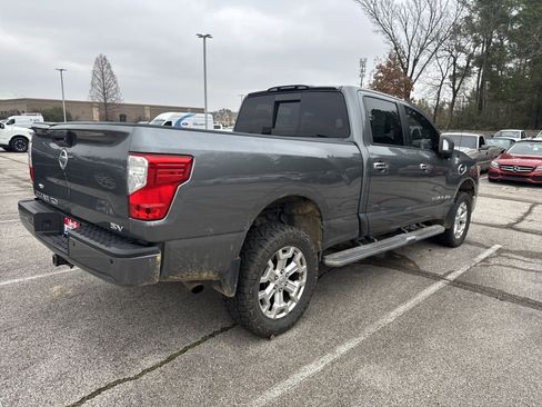 Used 2017 Nissan Titan SV image 2