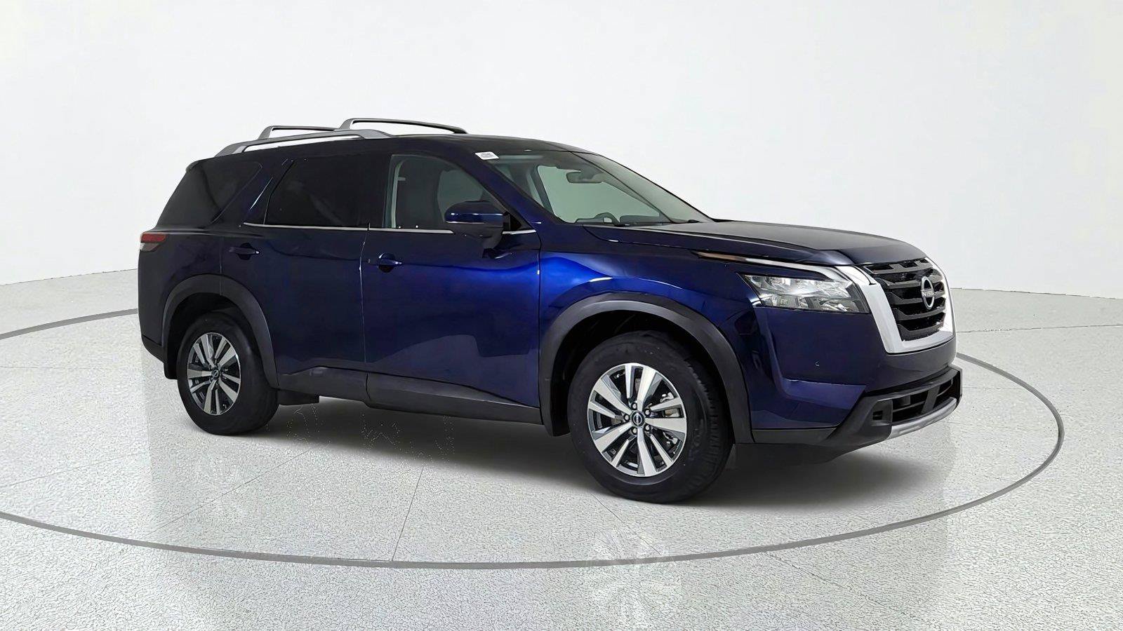 Used 2025 Nissan Pathfinder SL AWD/4WD image 8
