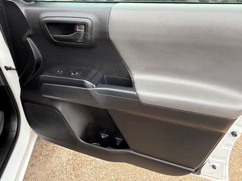 Used 2022 Toyota Tacoma SR RWD image 13