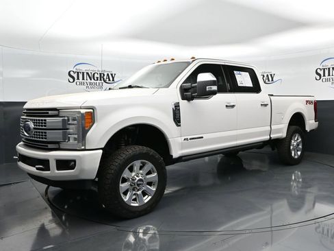 Used 2017 Ford F250 Platinum w/ Platinum Ultimate Package image 3