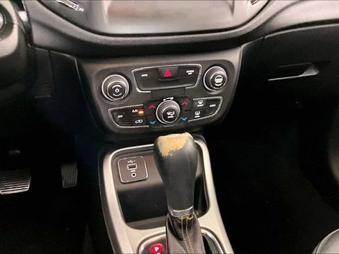 Used 2019 Jeep Compass Latitude FWD image 7