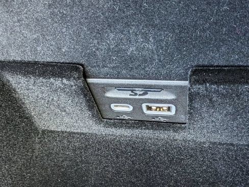 Used 2022 Cadillac XT5 Premium Luxury w/ Platinum Package AWD/4WD image 31