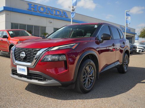 Used 2023 Nissan Rogue S image 1