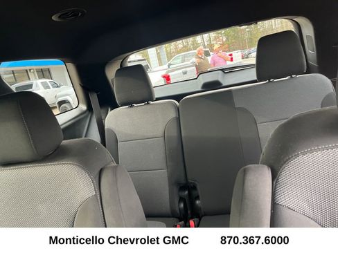 Used 2023 Chevrolet Traverse LT image 29