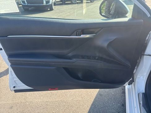 Used 2021 Toyota Camry SE image 11