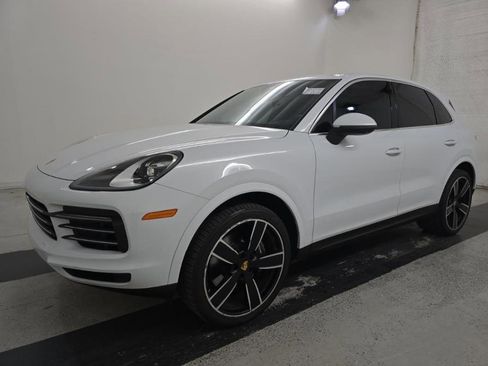 Used 2023 Porsche Cayenne Platinum Edition w/ Premium Package image 4