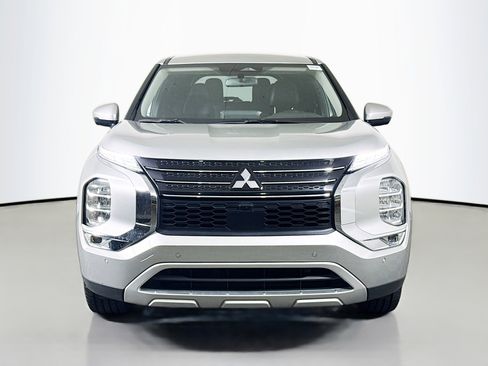 Used 2024 Mitsubishi Outlander SE FWD image 2