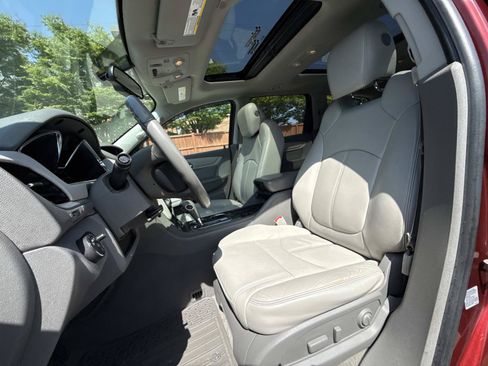 Used 2017 Chevrolet Traverse LT AWD/4WD image 12