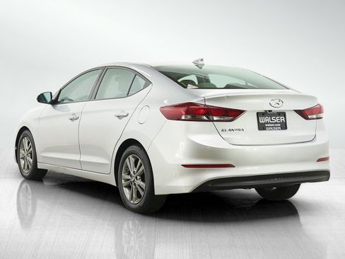 Used 2017 Hyundai Elantra SE w/ SE A/T Tech Package 03 FWD image 3