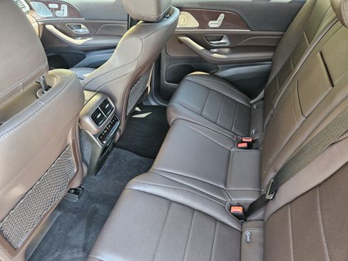 Used 2021 Mercedes-Benz GLS 450 4MATIC image 25