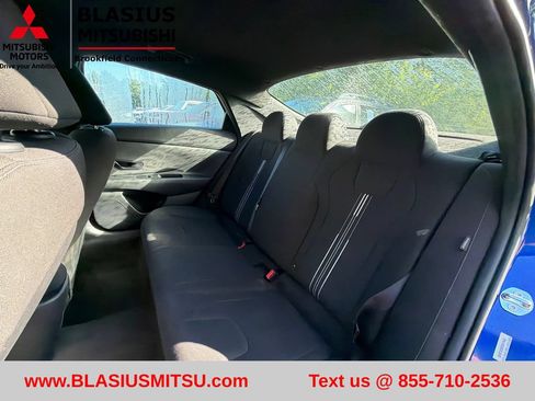 Used 2025 Hyundai Elantra Sport FWD image 28