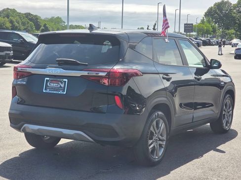 Used 2023 Kia Seltos LX AWD/4WD image 4