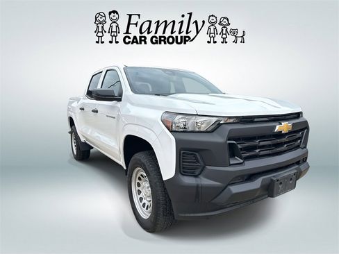 Used 2023 Chevrolet Colorado W/T image 2