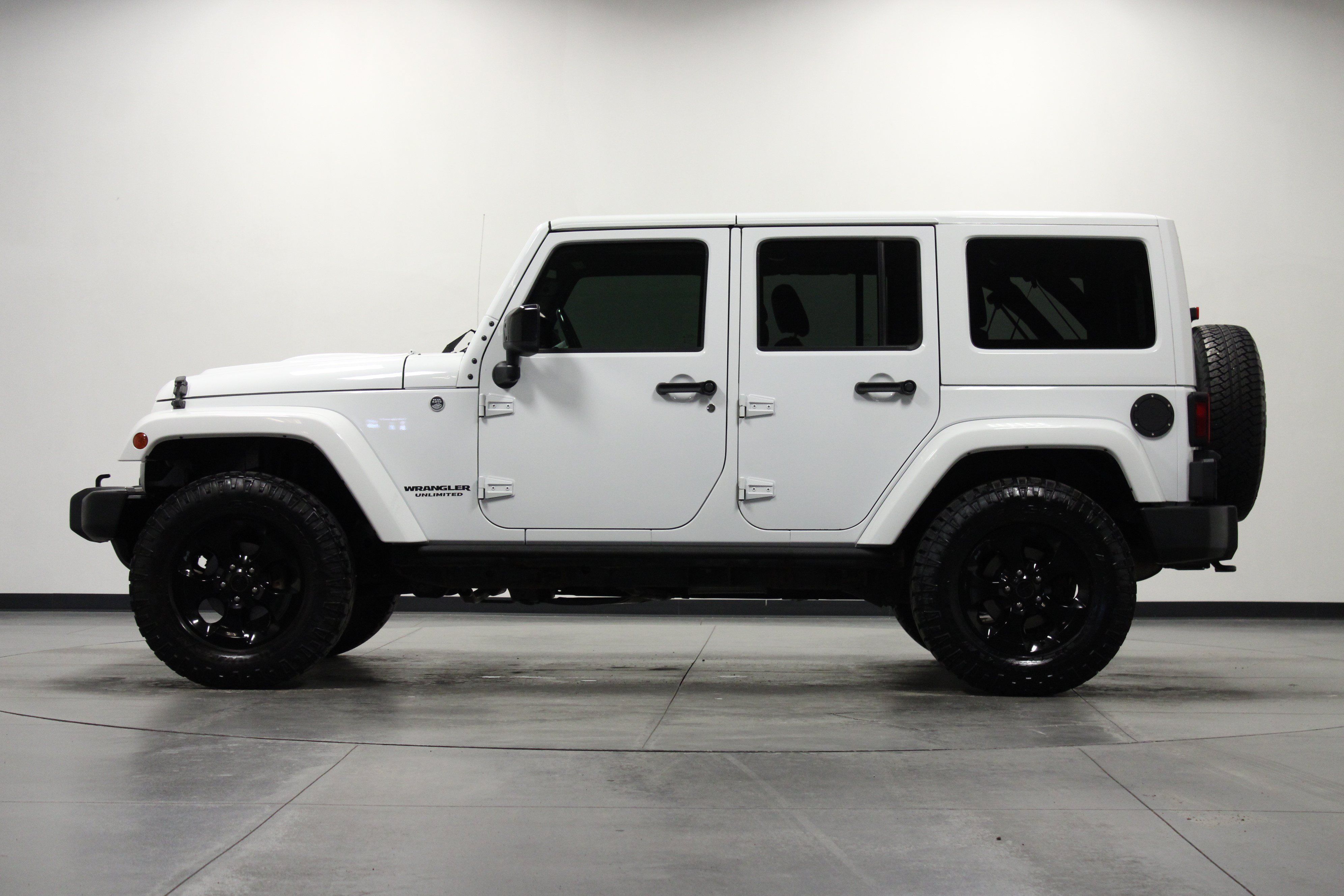Used 2015 Jeep Wrangler Unlimited Sahara AWD/4WD image 7